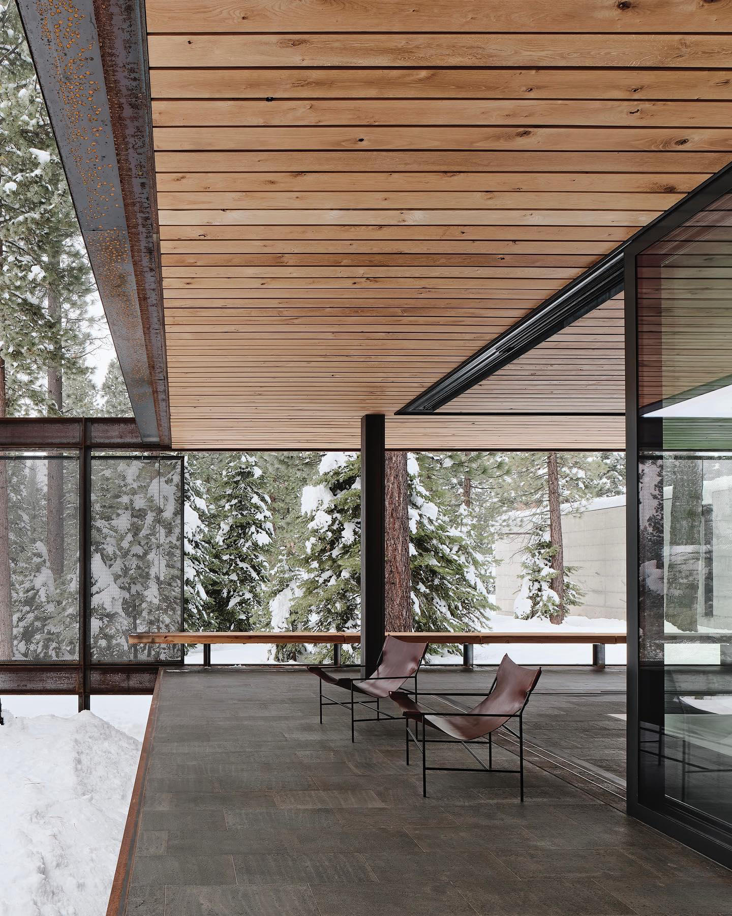 designboom magazine - #olsonkundig takes to truckee, #california with its ‘analog house’ — completed